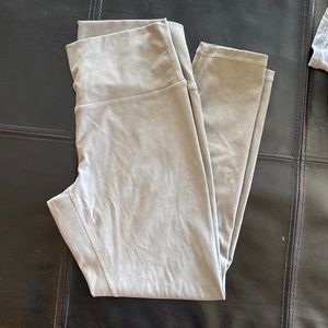 Ziya Sage/ Olive Capri leggings. Size 6-8